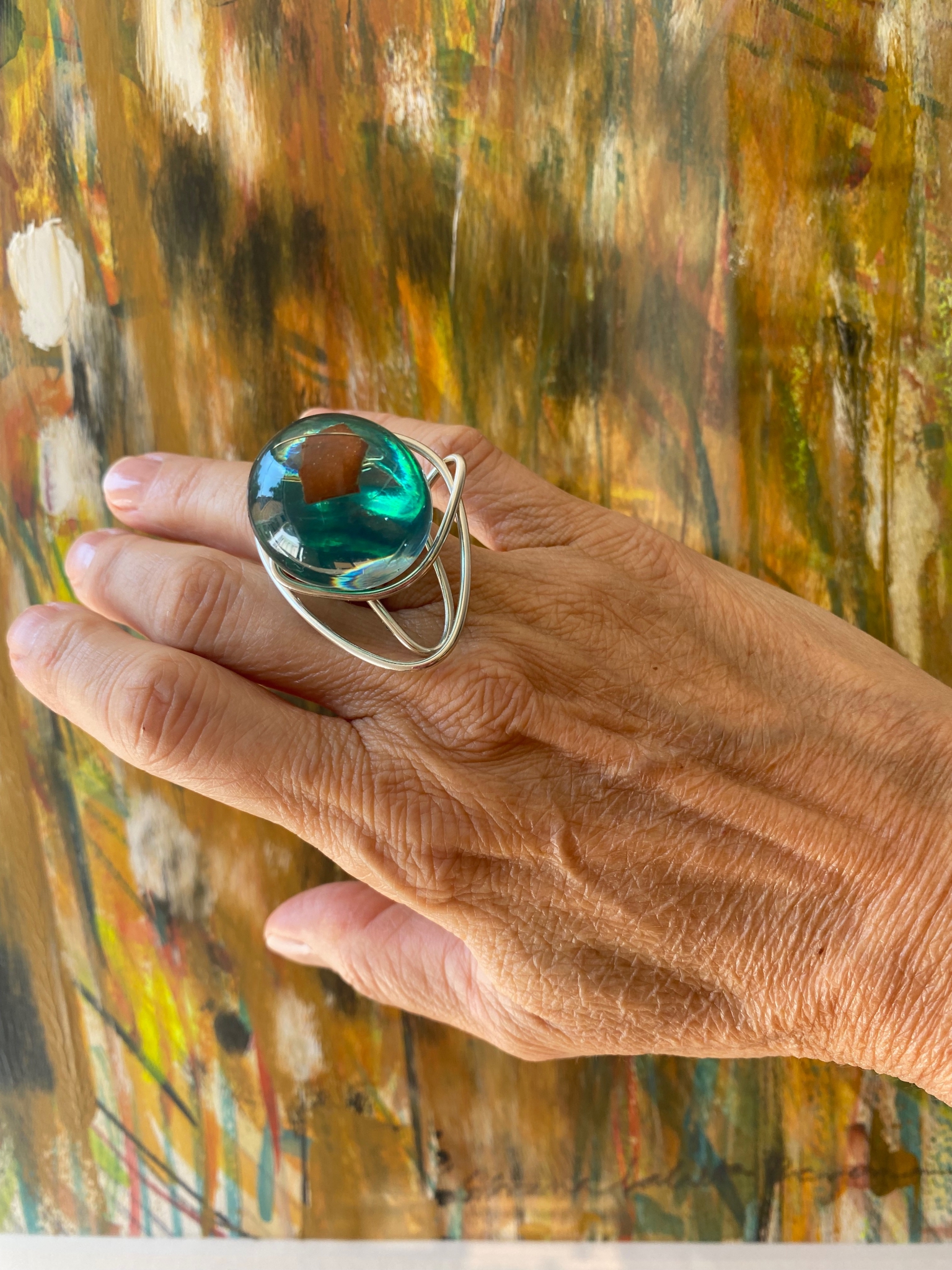 The Planets: anel verde com aros by Silvana LaCreta Ravena