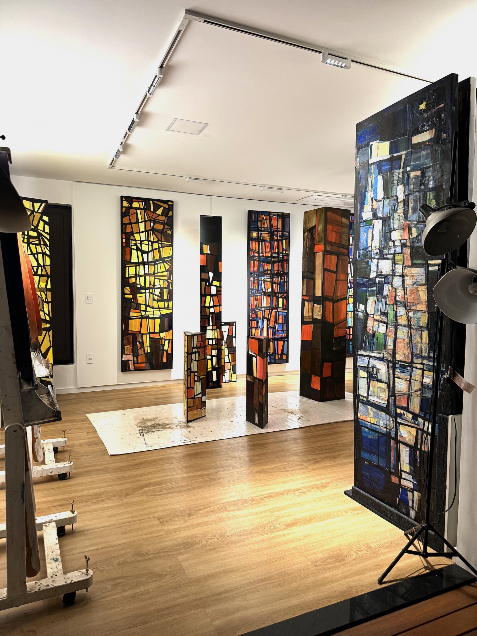 Sinais Vitrais Immersive Installation by Silvana LaCreta Ravena